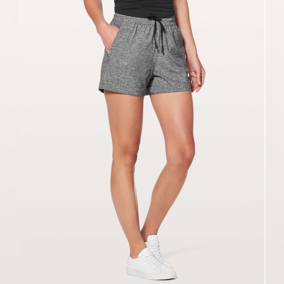 Lululemon Spring Break Away Short *4-way Stretch 3" Size 6 - Picture 3 of 7